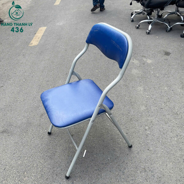 ghe gap hoc sinh boc nem cu mau xanh 3