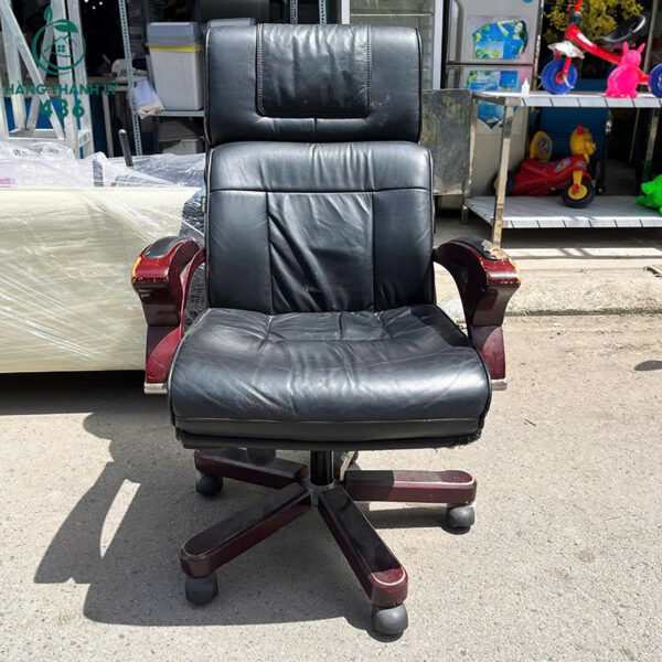 ghe giam doc cu chan xoay go boc da mau den 5