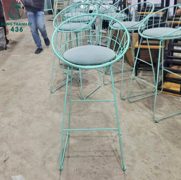 ghe-quay-bar-cu-mau-xanh-chan-cao-co-dem (1) ghe quay bar cu mau xanh chan cao co dem 1