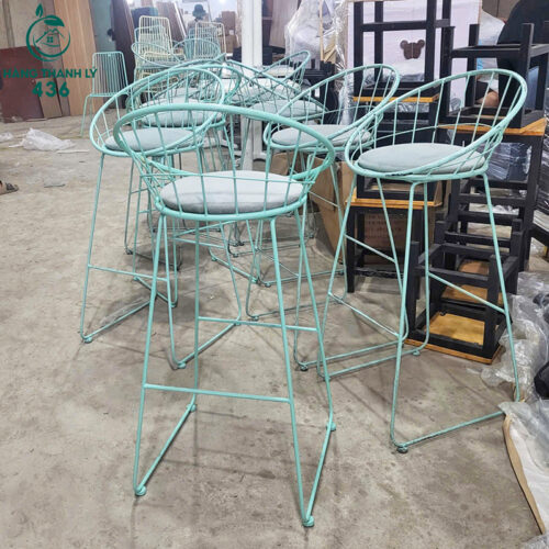 Bàn Ghế Quầy Bar Cũ Màu Xanh Chân Cao Có Đệm 6 ghe quay bar cu mau xanh chan cao co dem 3