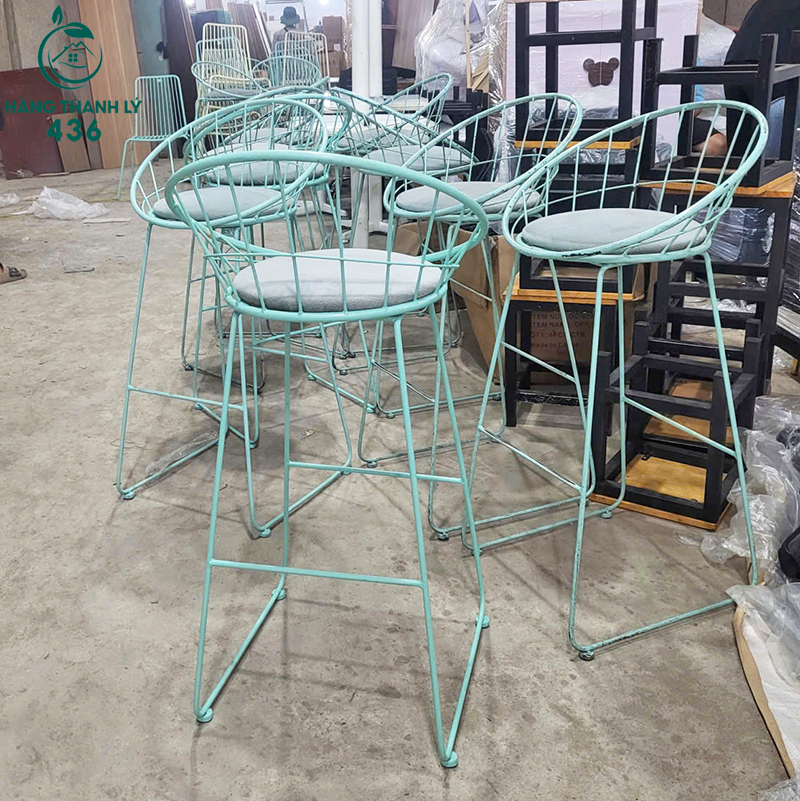ghe-quay-bar-cu-mau-xanh-chan-cao-co-dem-3 Bàn Ghế Quầy Bar Cũ Màu Xanh Chân Cao Có Đệm