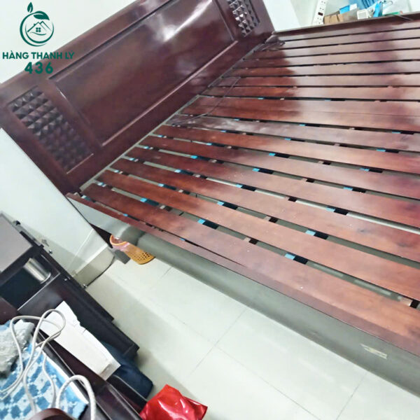 giuong go cu mau nau tram thiet ke don gian 2