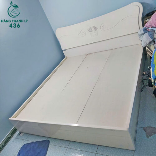 Giường Ngủ Cũ Màu Trắng 1M8x2M Hoạ Tiết Đơn Giản 4 giuong ngu cu mau trang 1m8x2m hoa tiet don gian 1