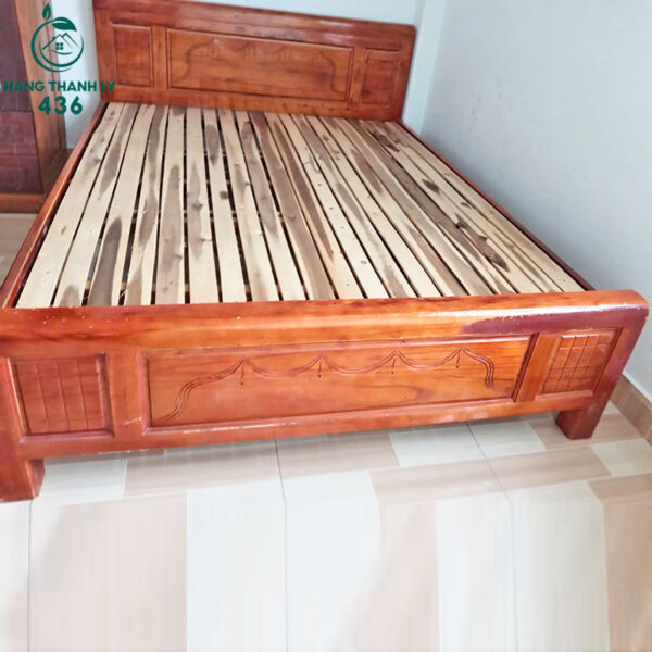 giuong ngu go cu 1m6x2m cham khac hoa van don gian 1