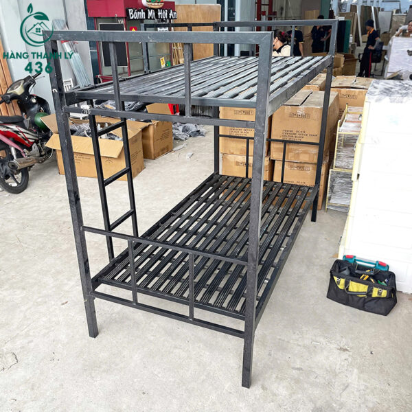 giuong sat 2 tang cu 2mx1m7 son mau den hang dep 1