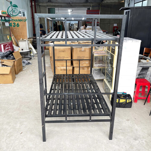 giuong sat 2 tang cu 2mx1m7 son mau den hang dep 3