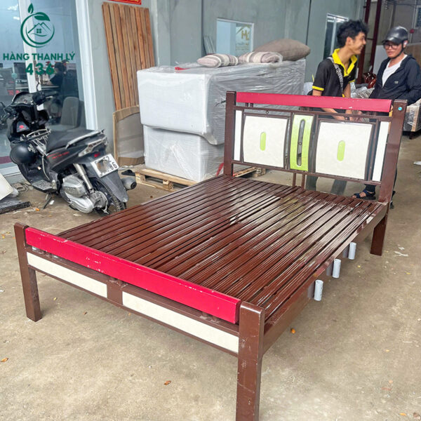 giuong sat cu 1m4x2m son nhieu mau doc dao 1