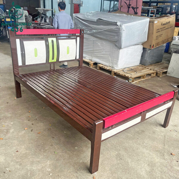 giuong sat cu 1m4x2m son nhieu mau doc dao 3