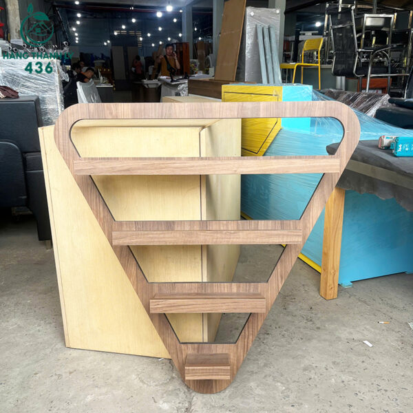 ke treo tuong cu hinh tam giac nguoc 2