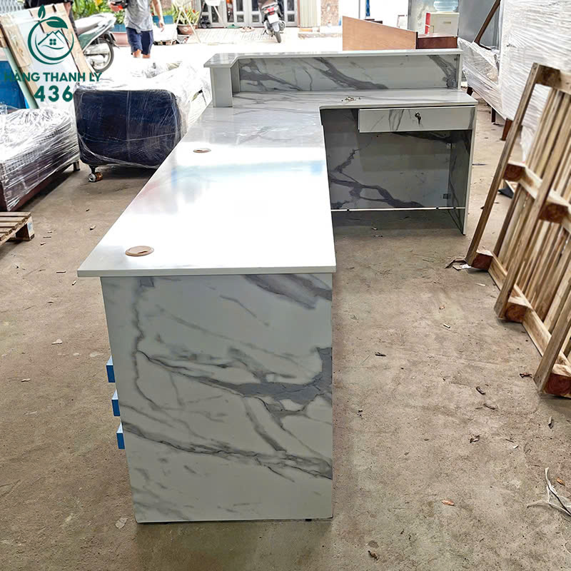 quay-le-tan-cu-phoi-mau-trang-va-xanh-duong-2m9x1m4-4 Quầy Lễ Tân Cũ Phối Màu Trắng Và Xanh Dương 2M9x1M4