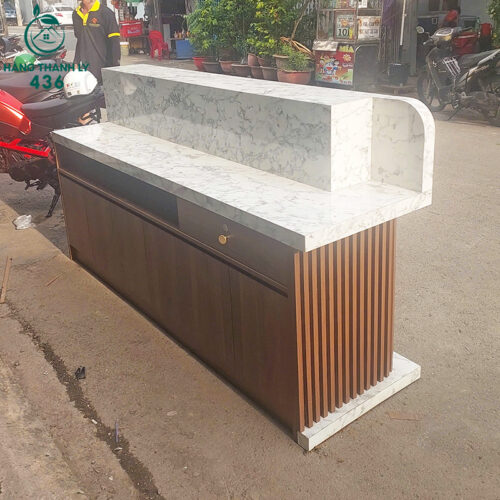 Quầy Lễ Tân Gỗ Cũ Phối Đá Sang Trọng 4 quay le tan go cu phoi da sang trong 3