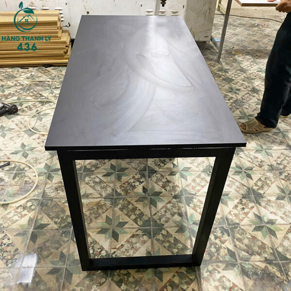 thanh-ly-ban-lam-viec-1m2x60cm-mau-den-moi-99 (2) thanh ly ban lam viec 1m2x60cm mau den moi 99 2