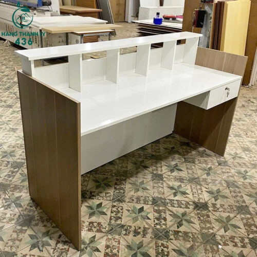 thanh ly quay le tan 1m6x1m co hoc tu moi 99 4