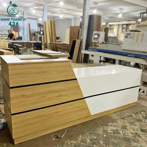 thanh ly quay le tan 2m4x1m thiet ke sang trong 1