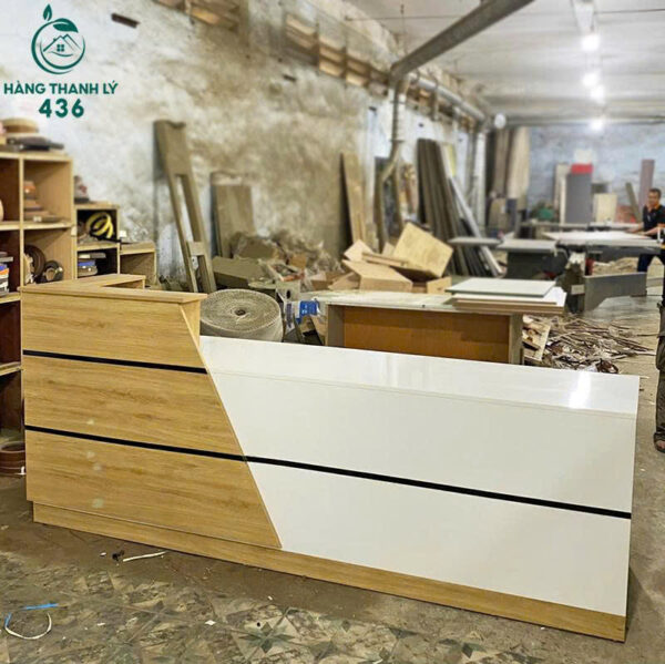 thanh ly quay le tan 2m4x1m thiet ke sang trong 9