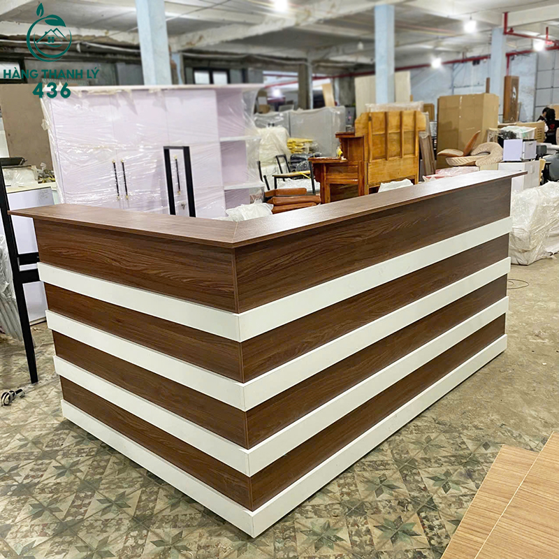 Thanh Lý Quầy Lễ Tân Gỗ Góc L 2M3x1M15 Đóng Mới 99% thanh-ly-quay-le-tan-go-goc-l-2m3x1m15-dong-moi-99-1 Thanh Lý Quầy Lễ Tân Gỗ Góc L 2M3x1M15 Đóng Mới 99%