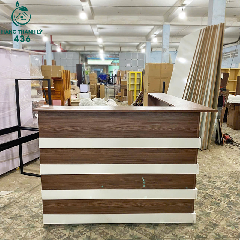 Thanh Lý Quầy Lễ Tân Gỗ Góc L 2M3x1M15 Đóng Mới 99% thanh-ly-quay-le-tan-go-goc-l-2m3x1m15-dong-moi-99-2 Thanh Lý Quầy Lễ Tân Gỗ Góc L 2M3x1M15 Đóng Mới 99%