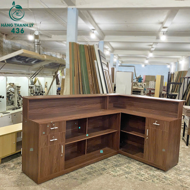 Thanh Lý Quầy Lễ Tân Gỗ Góc L 2M3x1M15 Đóng Mới 99% thanh-ly-quay-le-tan-go-goc-l-2m3x1m15-dong-moi-99-3 Thanh Lý Quầy Lễ Tân Gỗ Góc L 2M3x1M15 Đóng Mới 99%