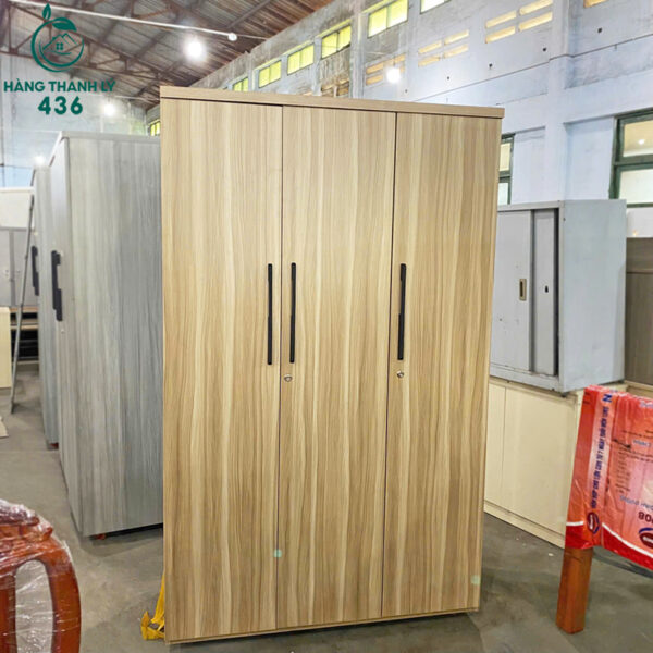 thanh-ly-tu-quan-ao-3-canh-1m2-hang-dong-moi-99 (1) thanh ly tu quan ao 3 canh 1m2 hang dong moi 99 1