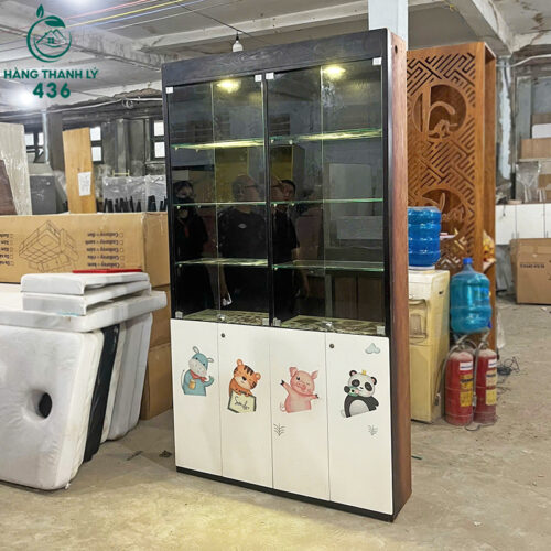 tu trung bay cu 1m2x2m mau den phoi trang kem hoa tiet 2