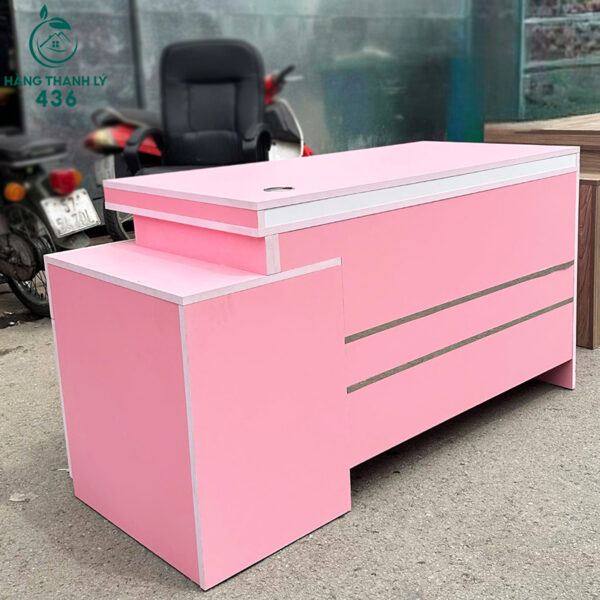 ban-giam-doc-mau-hong-cu-1m38x75cm-kem-hoc-tu-2-ngan (1) ban giam doc mau hong cu 1m38x75cm kem hoc tu 2 ngan 1