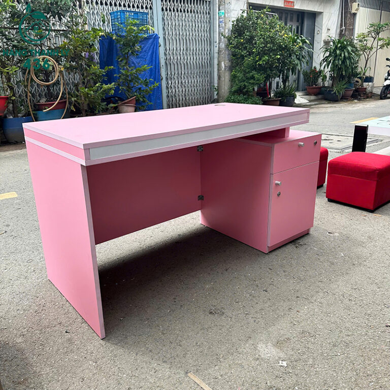 ban giam doc mau hong cu 1m38x75cm kem hoc tu 2 ngan 3