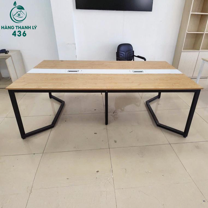 Bàn Họp Cũ 2M2X1M2 Màu Vàng Sọc Trắng Chân Sắt Có Hộp Điện ban-hop-cu-2m2x1m2-chan-sat-co-hop-dien-hien-dai-1 Bàn Họp Cũ 2M2X1M2 Màu Vàng Sọc Trắng Chân Sắt Có Hộp Điện