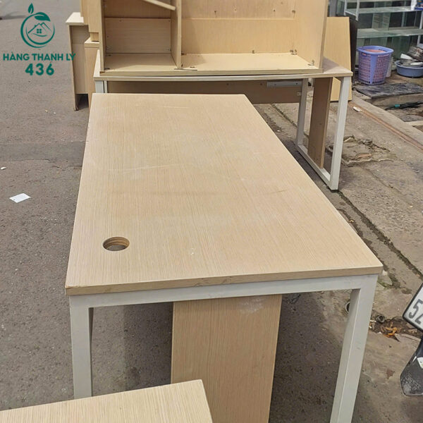 ban-lam-viec-cu-chan-chu-u-mau-trang (2) ban lam viec cu chan chu u mau trang 2