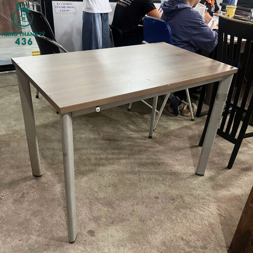 Bàn Làm Việc Cũ Chân Sắt Mặt Gỗ Dễ Dàng Lắp Ráp 3 ban lam viec cu chan sat mat go de dang lap rap 2