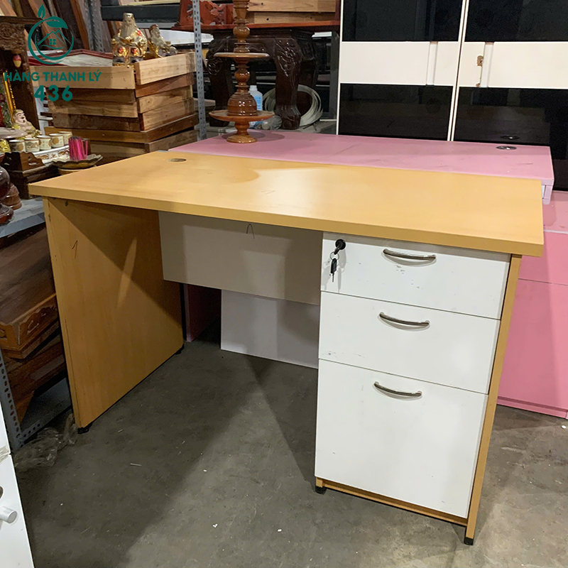 Bàn Làm Việc Cũ Có Hộc Tủ 1M2X60CM Hai Ngăn Kéo Khóa Tiện Lợi ban-lam-viec-cu-co-hoc-tu-1m2x60cm-hai-ngan-keo-khoa-tien-loi-1 Bàn Làm Việc Cũ Có Hộc Tủ 1M2X60CM Hai Ngăn Kéo Khóa Tiện Lợi