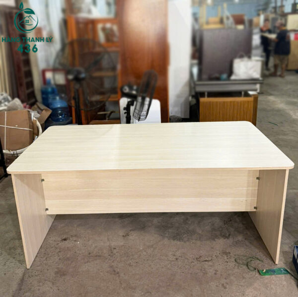 ban-lam-viec-cu-go-van-sang-kich-thuoc-lon-chac-chan (1) ban lam viec cu go van sang kich thuoc lon chac chan 1