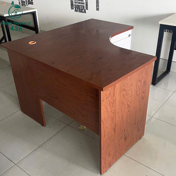 ban lam viec cu hoc keo 3 ngan mau trang tien loi 3