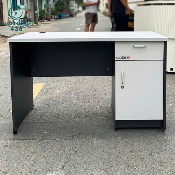 ban-lam-viec-cu-mat-trang-phoi-den-thiet-ke-mau-sac-sang-trong (3) ban lam viec cu mat trang phoi den thiet ke mau sac sang trong 3