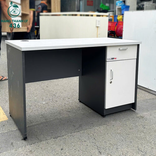 Bàn Làm Việc Cũ Mặt Trắng Phối Đen Thiết Kế Màu Sắc Sang Trọng 4 ban lam viec cu mat trang phoi den thiet ke mau sac sang trong 4