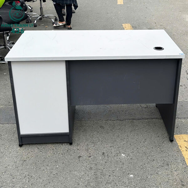 ban-lam-viec-cu-mat-trang-phoi-den-thiet-ke-mau-sac-sang-trong (5) ban lam viec cu mat trang phoi den thiet ke mau sac sang trong 5