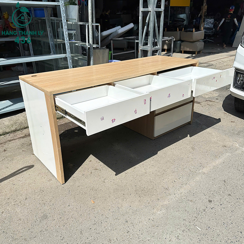 ban-lam-viec-van-phong-co-ngan-keo-rong-rai-2 Bàn Làm Việc Cũ 1M6x60CM Có Ngăn Kéo Rộng Rãi