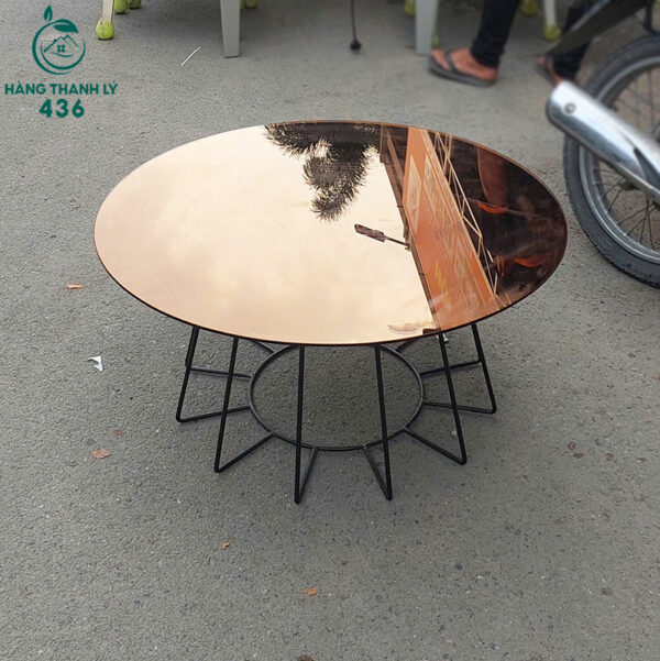 ban-sofa-cu-hinh-tron-mat-kinh-thiet-ke-chan-sat-chac-chan (1) ban sofa cu hinh tron mat kinh thiet ke chan sat chac chan 1