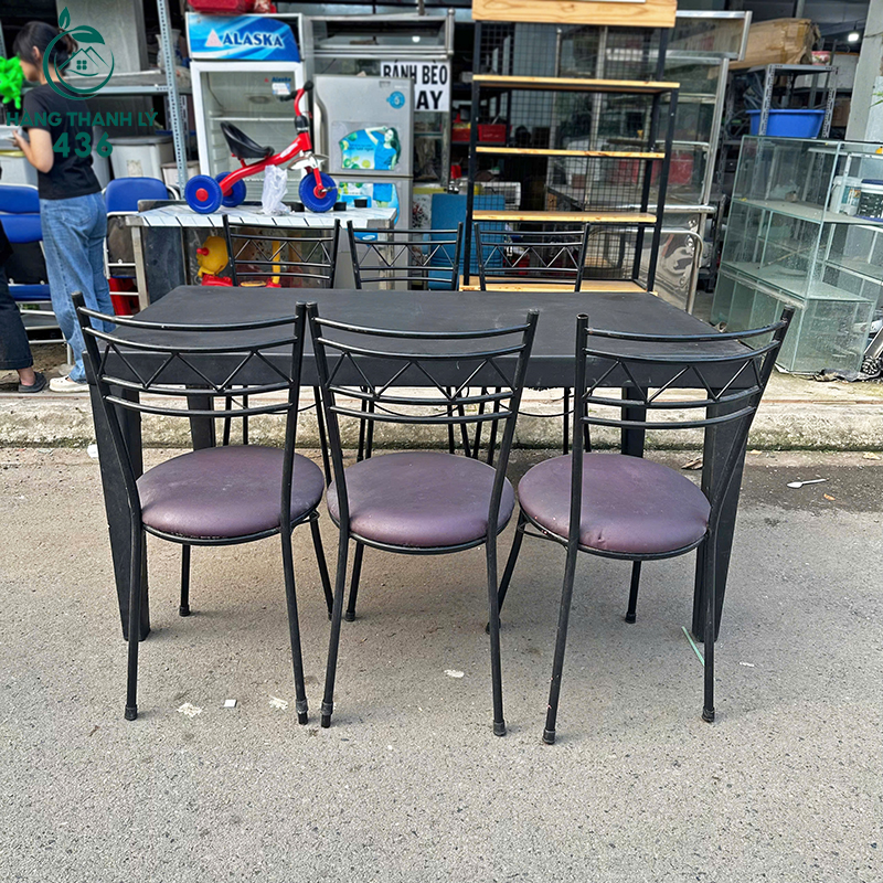 bo-ban-an-cu-6-ghe-sat-mat-ban-go-mau-den-1 Bộ Bàn Ăn Cũ 6 Ghế Sắt Mặt Bàn Gỗ Màu Đen