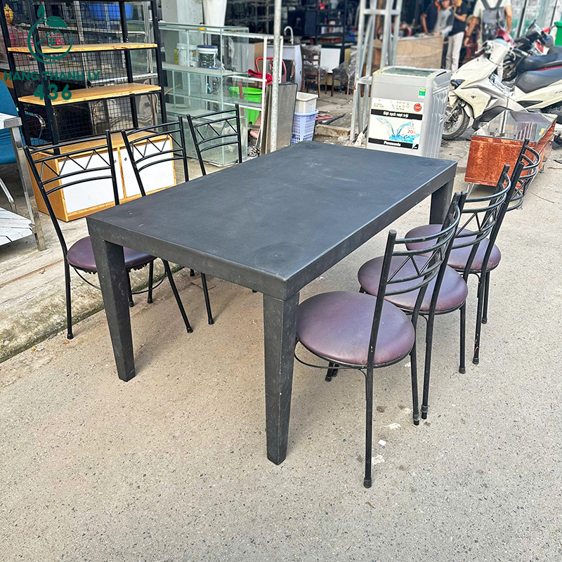 bo-ban-an-cu-6-ghe-sat-mat-ban-go-mau-den-4 Bộ Bàn Ăn Cũ 6 Ghế Sắt Mặt Bàn Gỗ Màu Đen