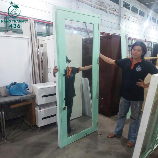 cua-kinh-cu-mau-xanh-la-doc-dao-khung-chac-chan-nhieu-mau (1) cua kinh cu mau xanh la doc dao khung chac chan nhieu mau 1