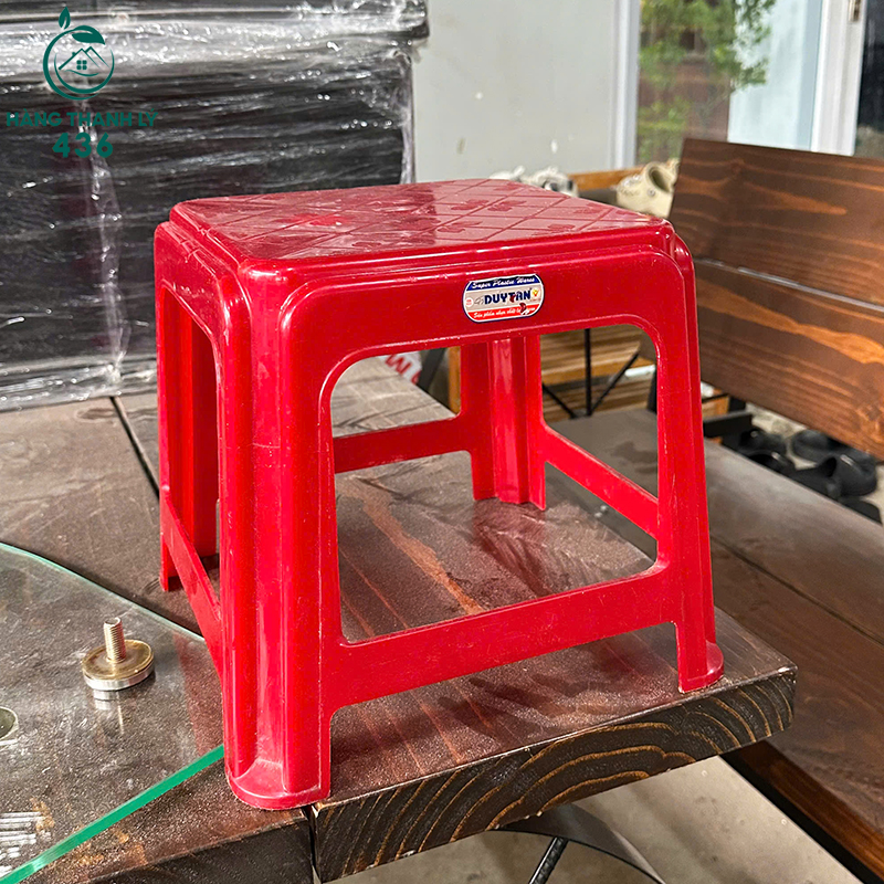 Ghế Đẩu Vuông Cũ Màu Đỏ Nhựa Duy Tân Bền Chắc ghe-dau-vuong-cu-mau-do-nhua-duy-tan-ben-chac-2 Ghế Đẩu Vuông Cũ Màu Đỏ Nhựa Duy Tân Bền Chắc