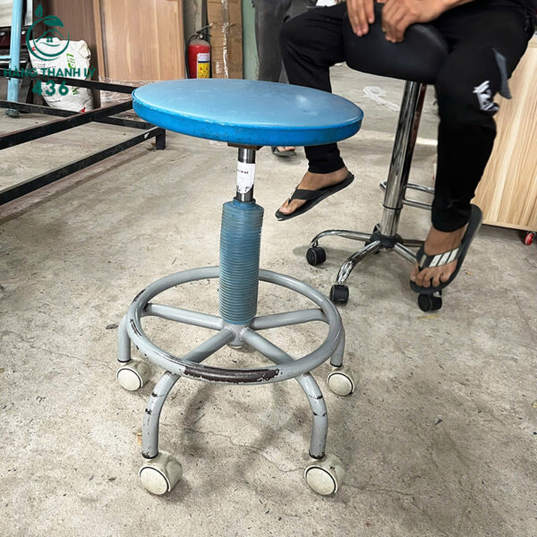 ghe don cu xoay tron co banh xe chan kim loai nhieu mau 1