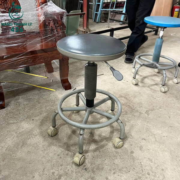 ghe don cu xoay tron co banh xe chan kim loai nhieu mau 5