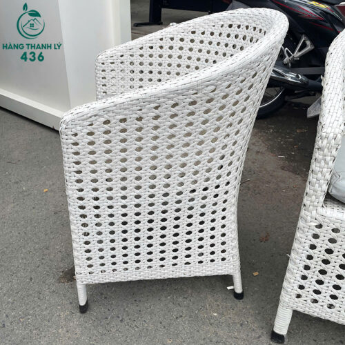 Ghế Mây Nhựa Cũ Màu Trắng Kèm Đệm Ngồi Xám Êm Ái 4 ghe may nhua cu mau trang kem dem ngoi xam em ai 2