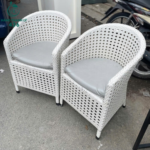 Ghế Mây Nhựa Cũ Màu Trắng Kèm Đệm Ngồi Xám Êm Ái 3 ghe may nhua cu mau trang kem dem ngoi xam em ai 4