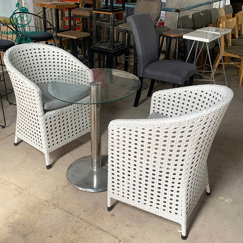 ghe-may-nhua-cu-mau-trang-kem-dem-ngoi-xam-em-ai-5 Bàn Ghế Mây Nhựa Cũ Màu Trắng Kèm Đệm Ngồi Xám Êm Ái