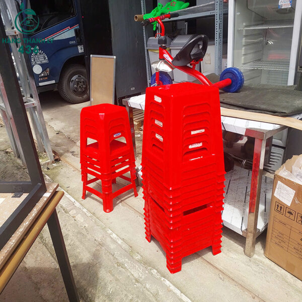 ghe nhua cu mau do tien loi nho gon 3