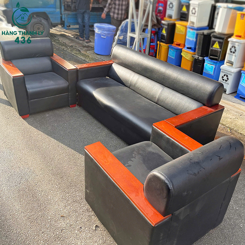 ghe-sofa-cu-boc-da-mau-den-tay-go-do-sang-trong-3 Ghế Sofa Cũ Bọc Da Màu Đen Tay Gỗ Đỏ Sang Trọng