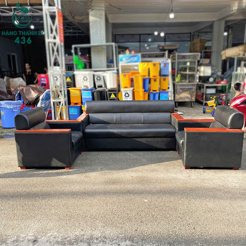 ghe-sofa-cu-boc-da-mau-den-tay-go-do-sang-trong-5 Ghế Sofa Cũ Bọc Da Màu Đen Tay Gỗ Đỏ Sang Trọng