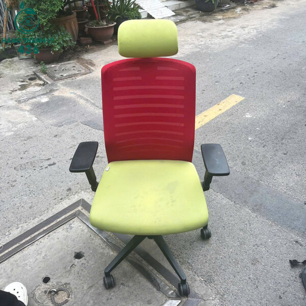 ghe xoay luoi cu co tua dau mau do xanh la noi bat 2